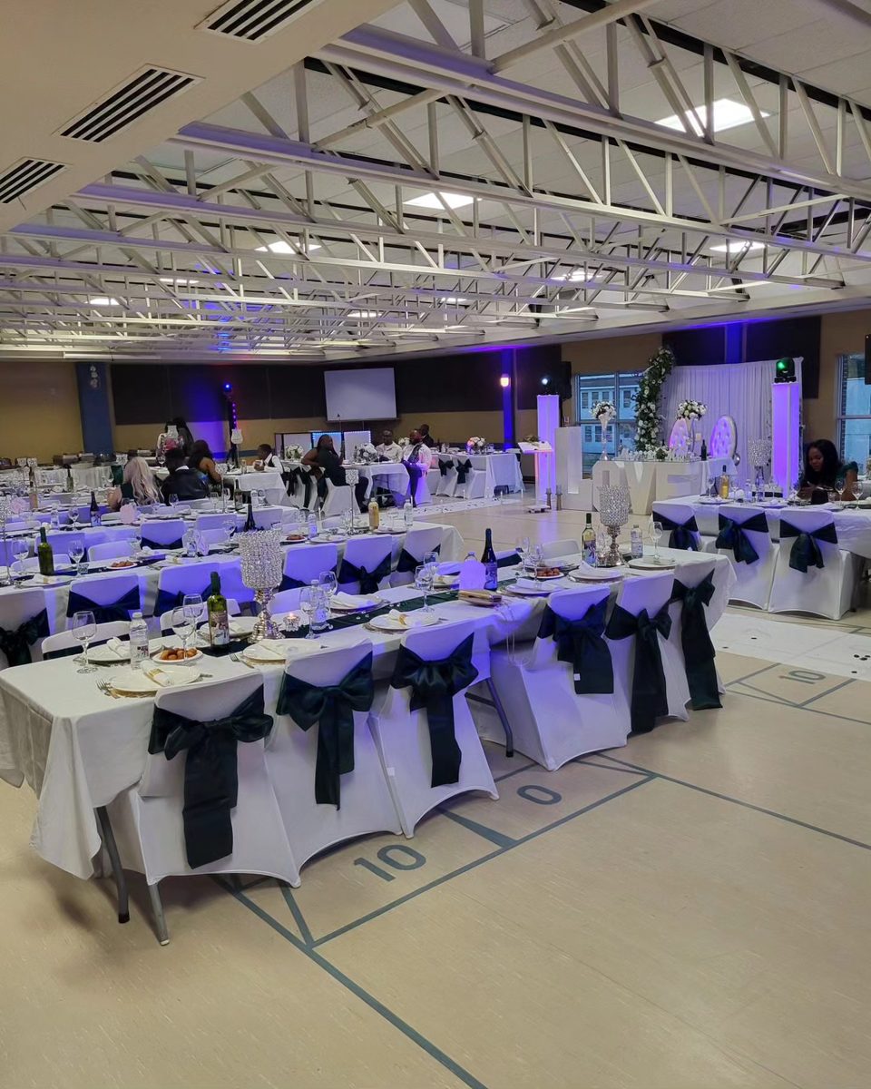 Banquet mariage – éclairage bleu